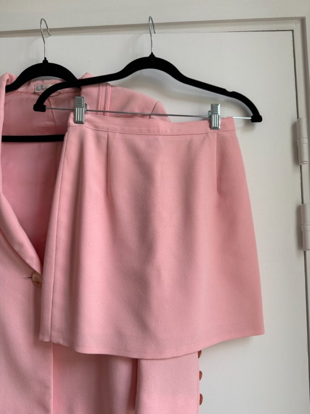 Vintage two piece pink suit - Picture 4 of 4